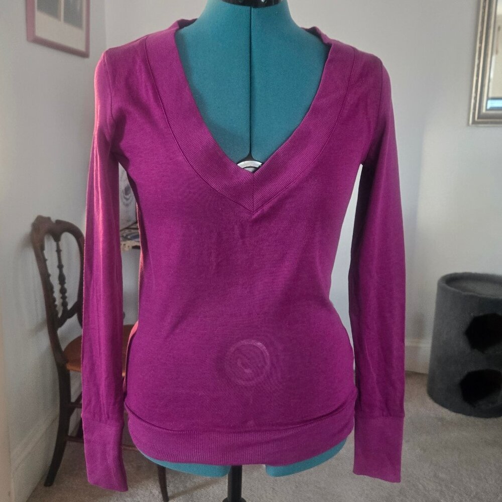 V Neck Long Sleeve Knit Magenta Top NWT